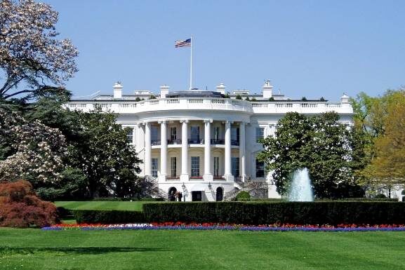 Trump firma en París el Memorando de Entendimiento con Irán