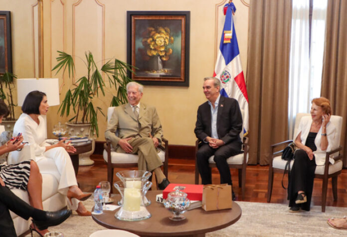 Abinader-Vargas-Llosa-B