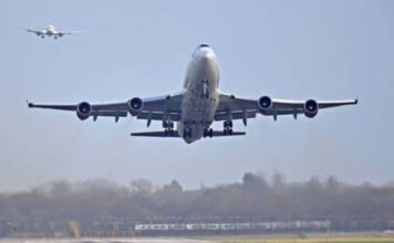 EEUU: Aerolíneas suspenden rutas por alza de combustibles