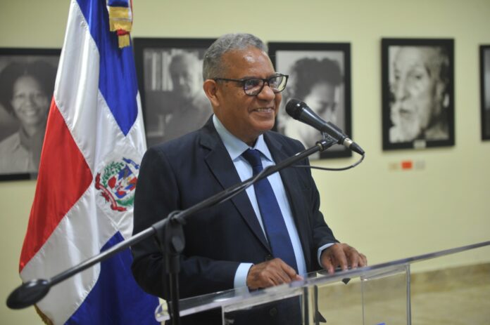Gustavo Olivo Peña, escritor