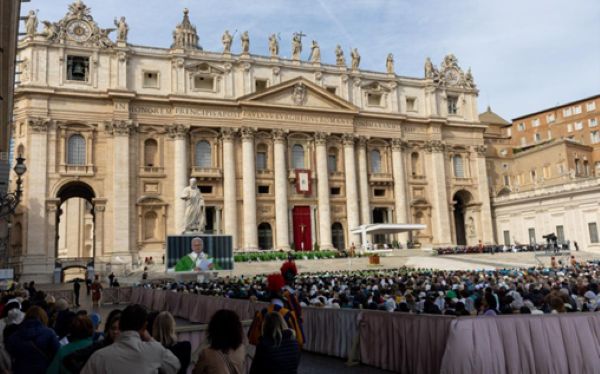 Papa Vaticano Perú A