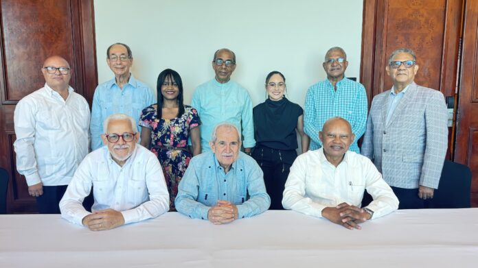 Representantes del jurado del Premio Nacional de Periodismo Turístico Epifanio Lantigua 2025.