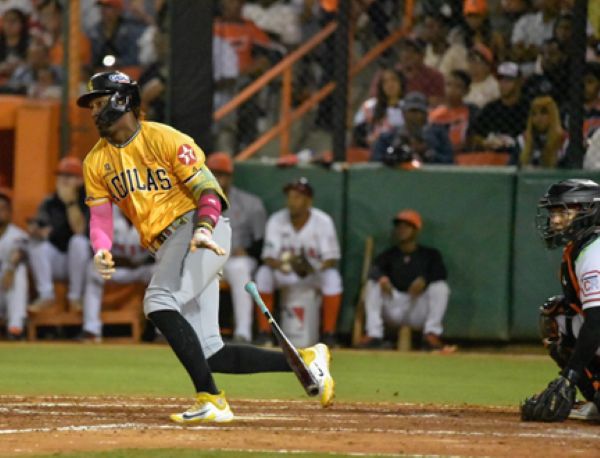 Aguilas empatan A