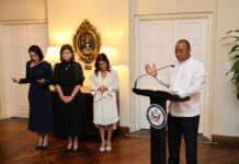 Embajadora EE.UU en RD acoge bendición de su residencia: Presenta Colección «Arte en Embajadas»