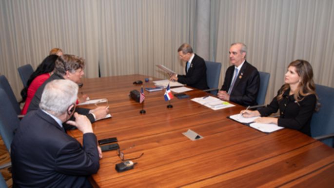 Abinader reunión CR 1.jpg A