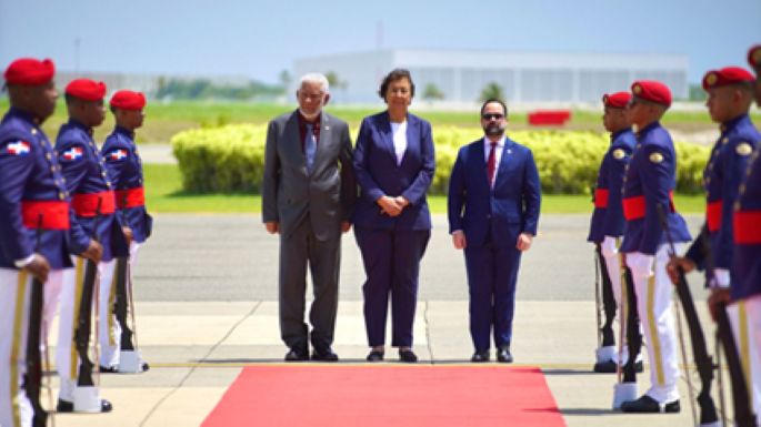 Surinam RD visita 1.jpg A
