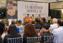Emelda Ramos Taveras, directora de la biblioteca del Museo Hermanas Mirabal y representante de la Fundación de las Mariposas; Gladialisa Pereyra, gerente de Cultura del Centro Cultural Banreservas Santiago; Abil Peralta Agüero, consultor cultural; y Guadalupe Casasnovas, curadora y museógrafa; durante el conversatorio “Un Siglo: La Dimensión Artística de Minerva Mirabal”, celebrado en el Centro Cultural Banreservas Santiago.