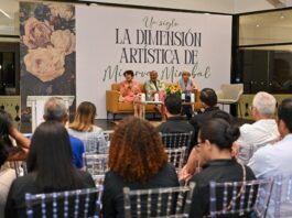 Emelda Ramos Taveras, directora de la biblioteca del Museo Hermanas Mirabal y representante de la Fundación de las Mariposas; Gladialisa Pereyra, gerente de Cultura del Centro Cultural Banreservas Santiago; Abil Peralta Agüero, consultor cultural; y Guadalupe Casasnovas, curadora y museógrafa; durante el conversatorio “Un Siglo: La Dimensión Artística de Minerva Mirabal”, celebrado en el Centro Cultural Banreservas Santiago.