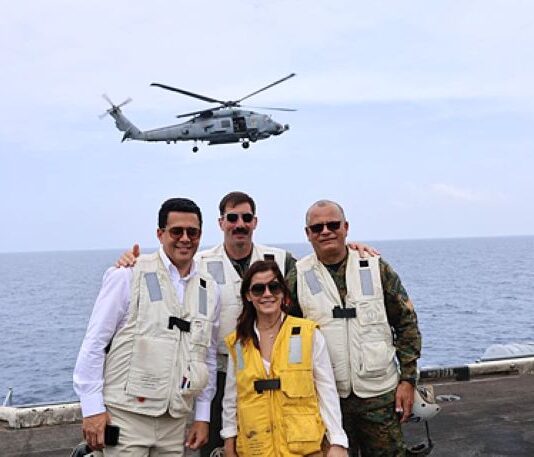 EEUU y RD Ratifican sólidos vínculos en visita al USS Nimitz