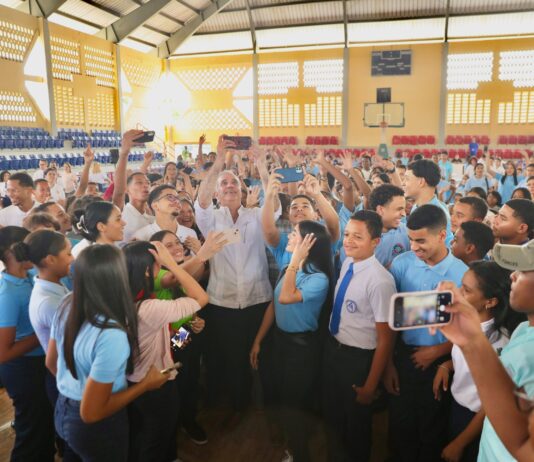 Gobierno dispone que MESCyT evalúe desde quinto de bachillerato solicitudes de becas