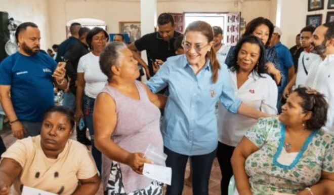 Carolina Mejía lleva operativos médicos a distintos sectores
