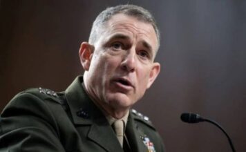EEUU: Jefe SouthCom visita Venezuela para coordinar reconstrucción