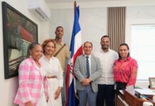 El “gran Hansel Enmanuel” visita Consulado RD en Miami: Recibe valoración por su múltiples logros