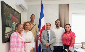 El “gran Hansel Enmanuel” visita Consulado RD Miami: Recibe valoración por múltiples logros
