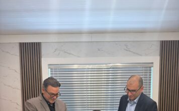 Tony Cortés y Mabel Toledo reciben distinción del Consulado General de RD en Miami